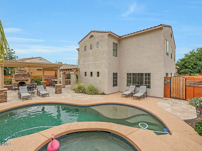 15941 W Mauna Loa Ln — Photo 32