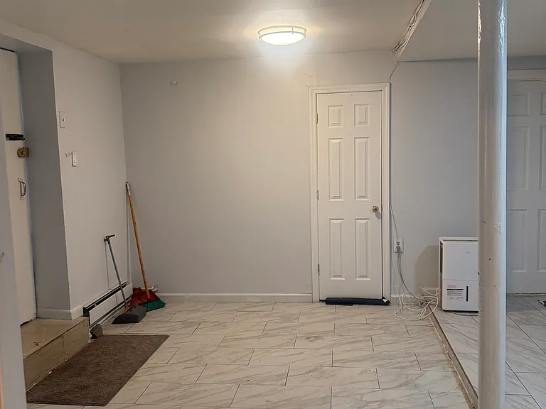 2340 Hughes Ave #B — Photo 2