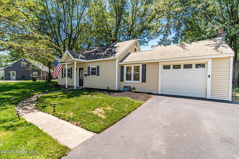 2nd image of 1105 Outer Drive
