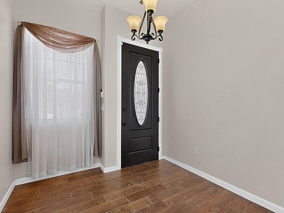 5th image of 820 Serrano Pointe St NW