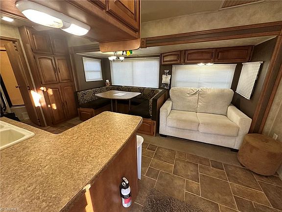 4th image of 121 Sparrow Ln