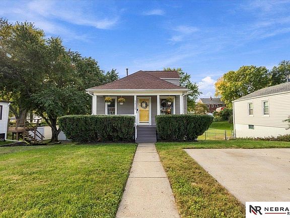 2nd image of 5825 Erskine St