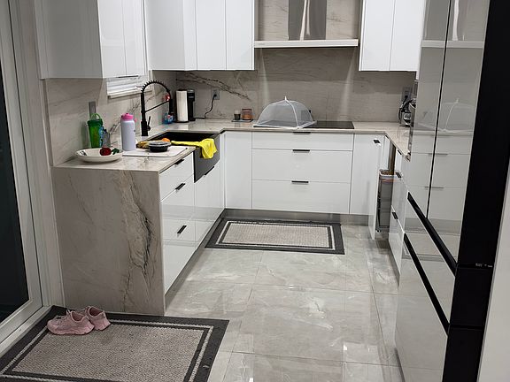 2nd image of 585 E 41st St #1