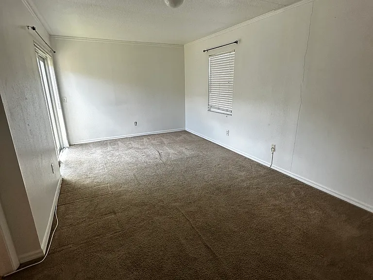 11706 Oban Ave — Photo 17