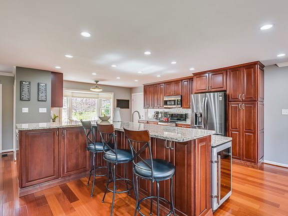 5th image of 11904 Saint Helena Dr