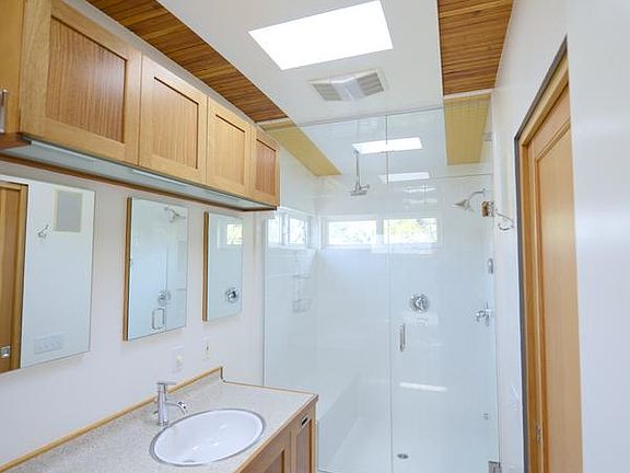 Master Bath w/ Steam Shower