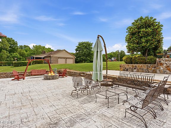 47th image of 401 Gholdston Dr