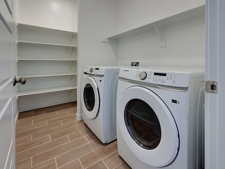 3433 N Gorma — Photo 7