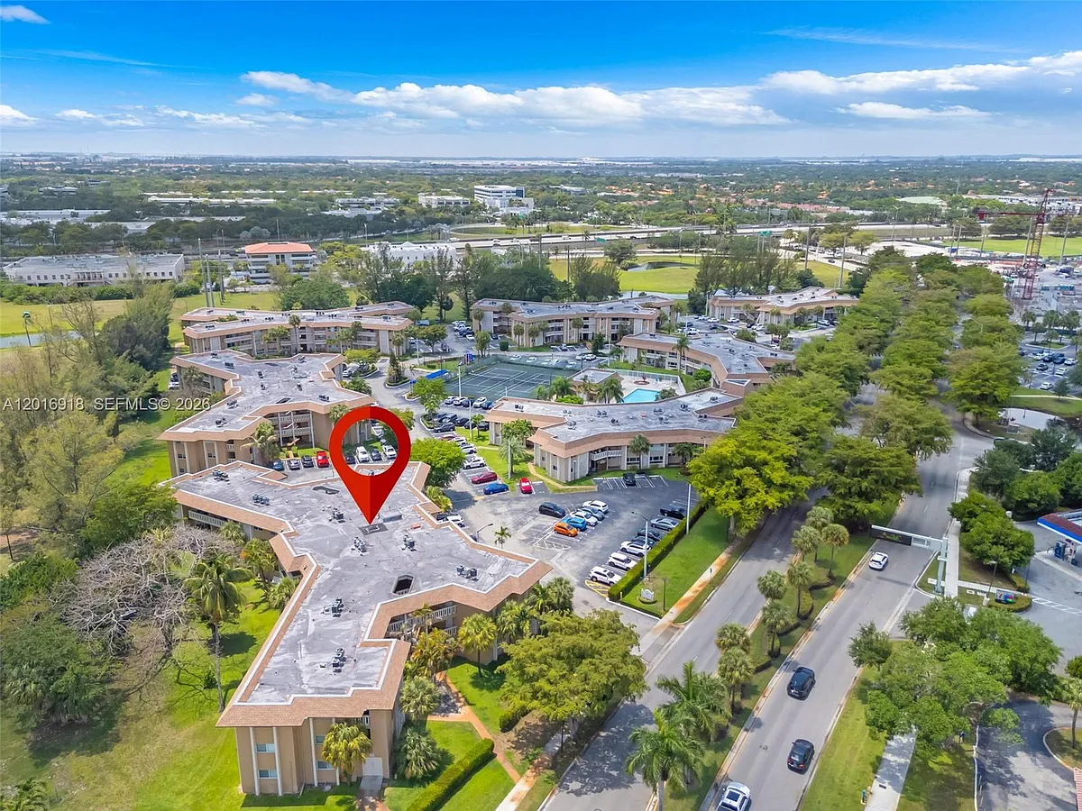 Building Photo - 7400 Miami Lakes Dr #D205