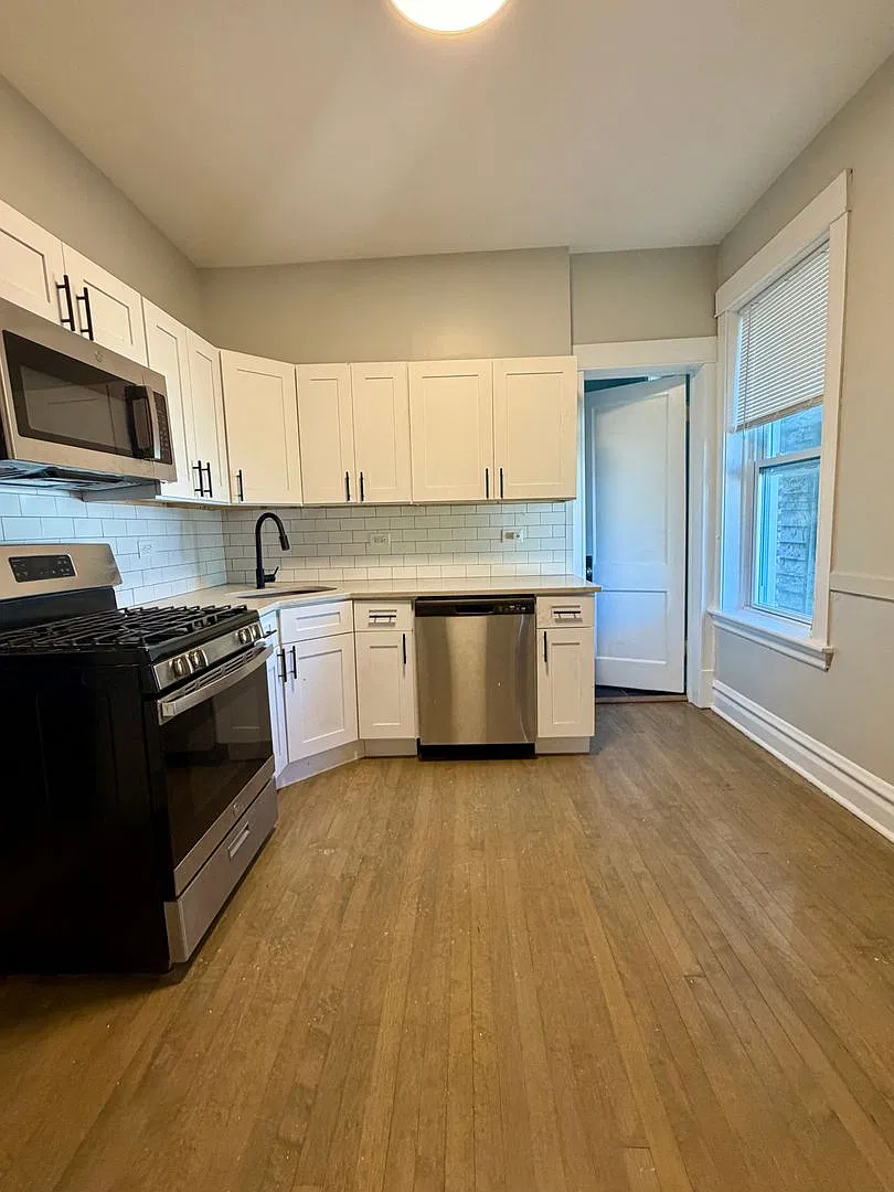 3018 W Schubert Ave - 1R — Photo 1