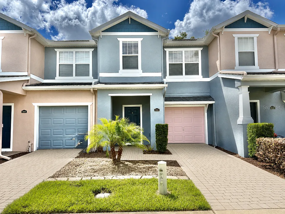 823 Pine Pointe Ln #1