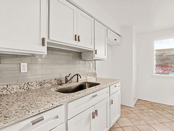 3rd image of 9198 Nottingham Dr