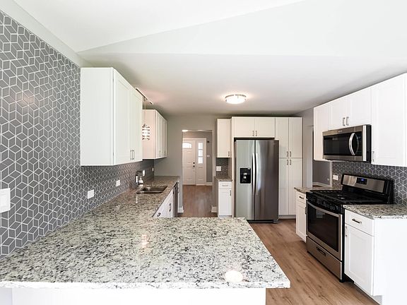 4th image of 22621 Imperial Dr