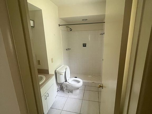 5th image of 2180 NE 44th St #1