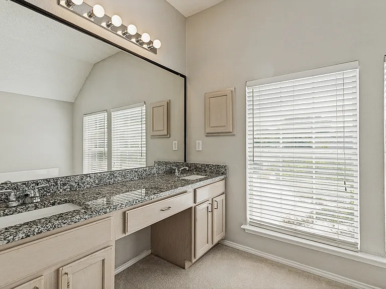 3900 Columbus Dr — Photo 32