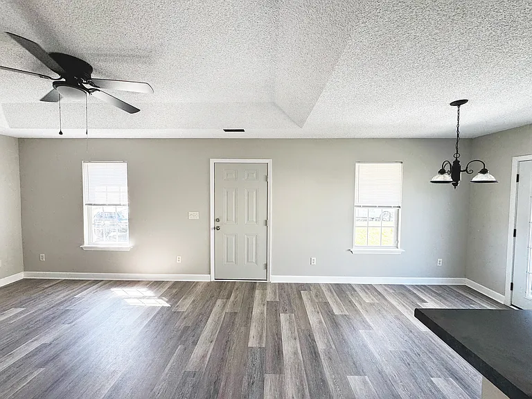 809 Tisbury Ln — Photo 2