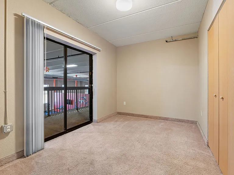 E Street Flats - Student Housing — Photo 18