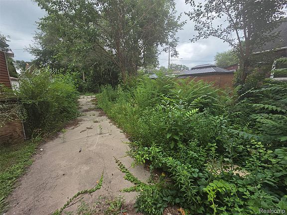3rd image of 16808 Mendota St