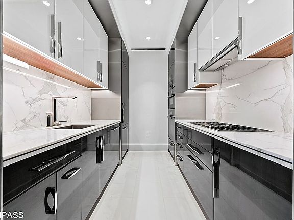 2nd image of 217 W 57th St APT 36D