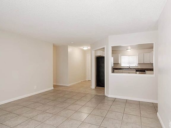 5th image of 2104 Hilldale St