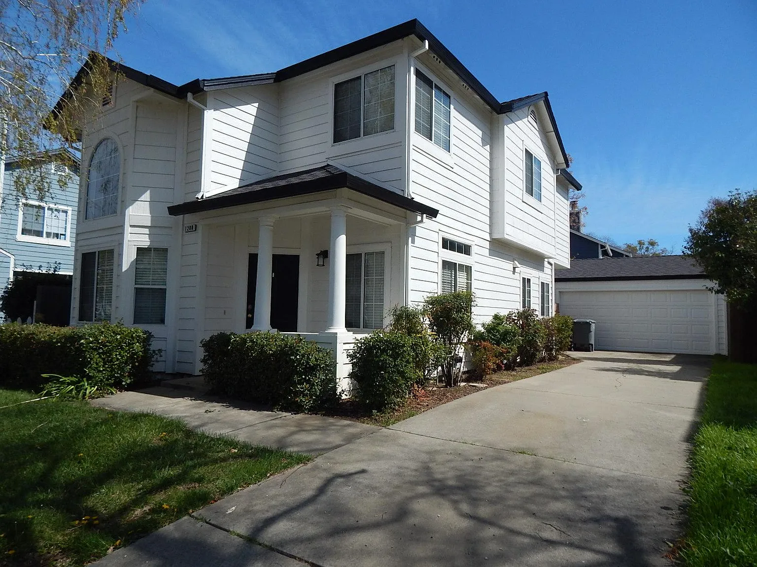 3 bed, 2.5 bath, 1530 sqft, $3,200 — Photo 2