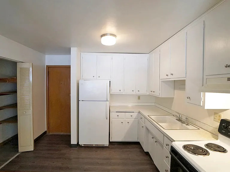 English Conway Place — Photo 12
