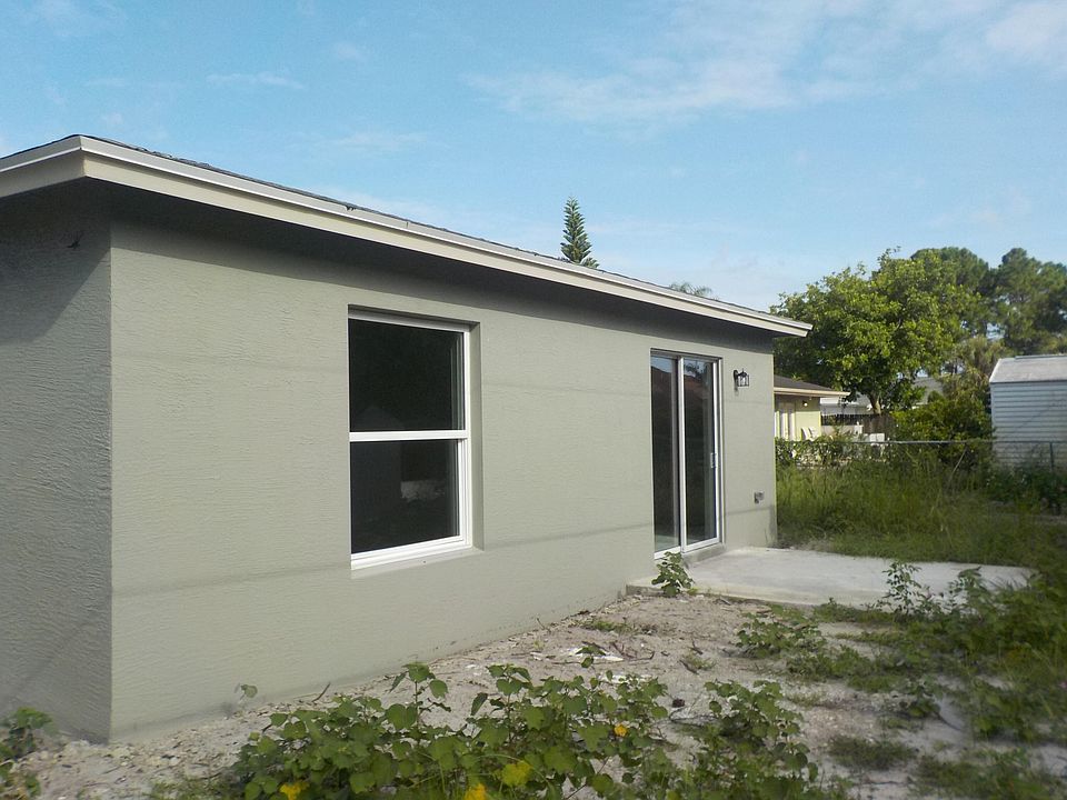2nd image of 994 SW Del Rio Blvd