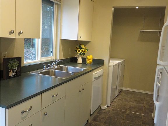5th image of 9319 Clover Ct SE