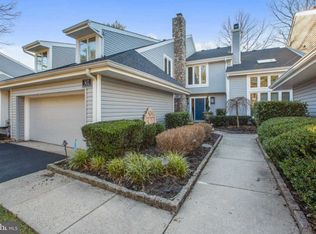 302 Sunshine Lakes Dr, Voorhees, NJ 08043