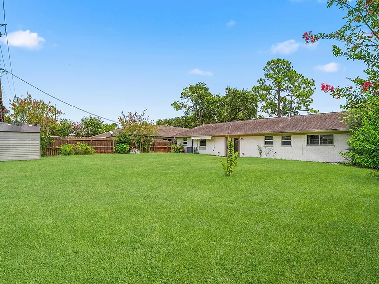 11102 Endicott Ln — Photo 30