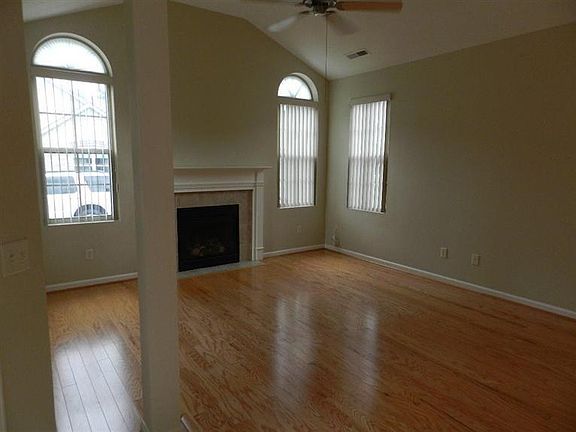 4th image of 2362 Locust Hill Blvd