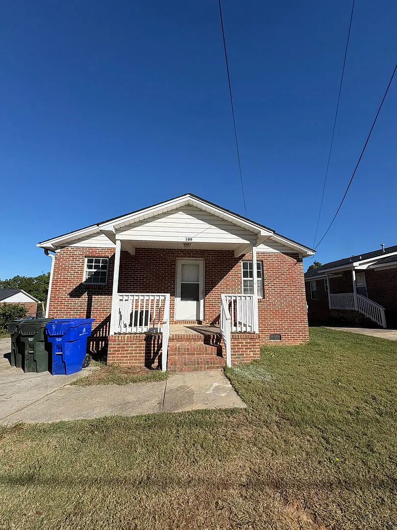 106 Bruce St — Photo 1