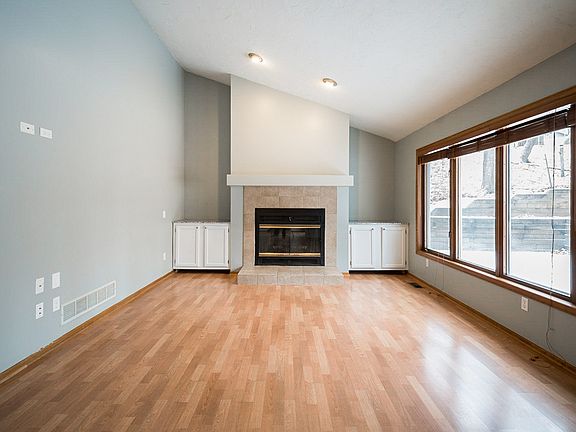 4th image of 780 Woodhill Dr