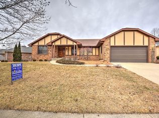 1454 Meadowview Dr, Decatur, IL 62526