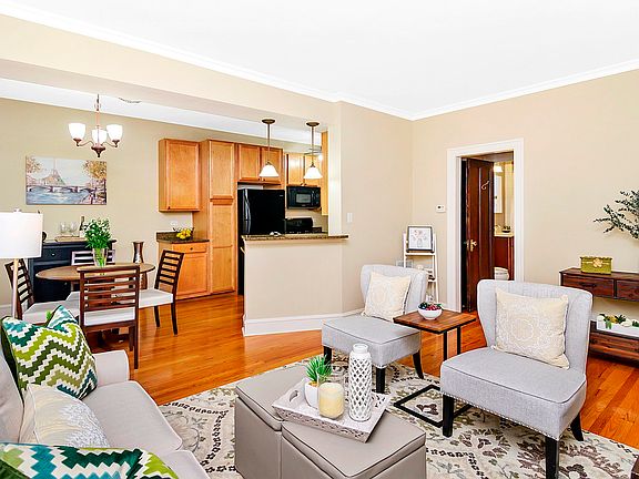 5th image of 225 N Oak Park Ave APT 3W