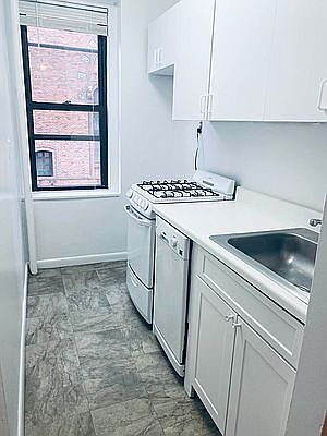 5th image of 9 W 64th St APT 6B