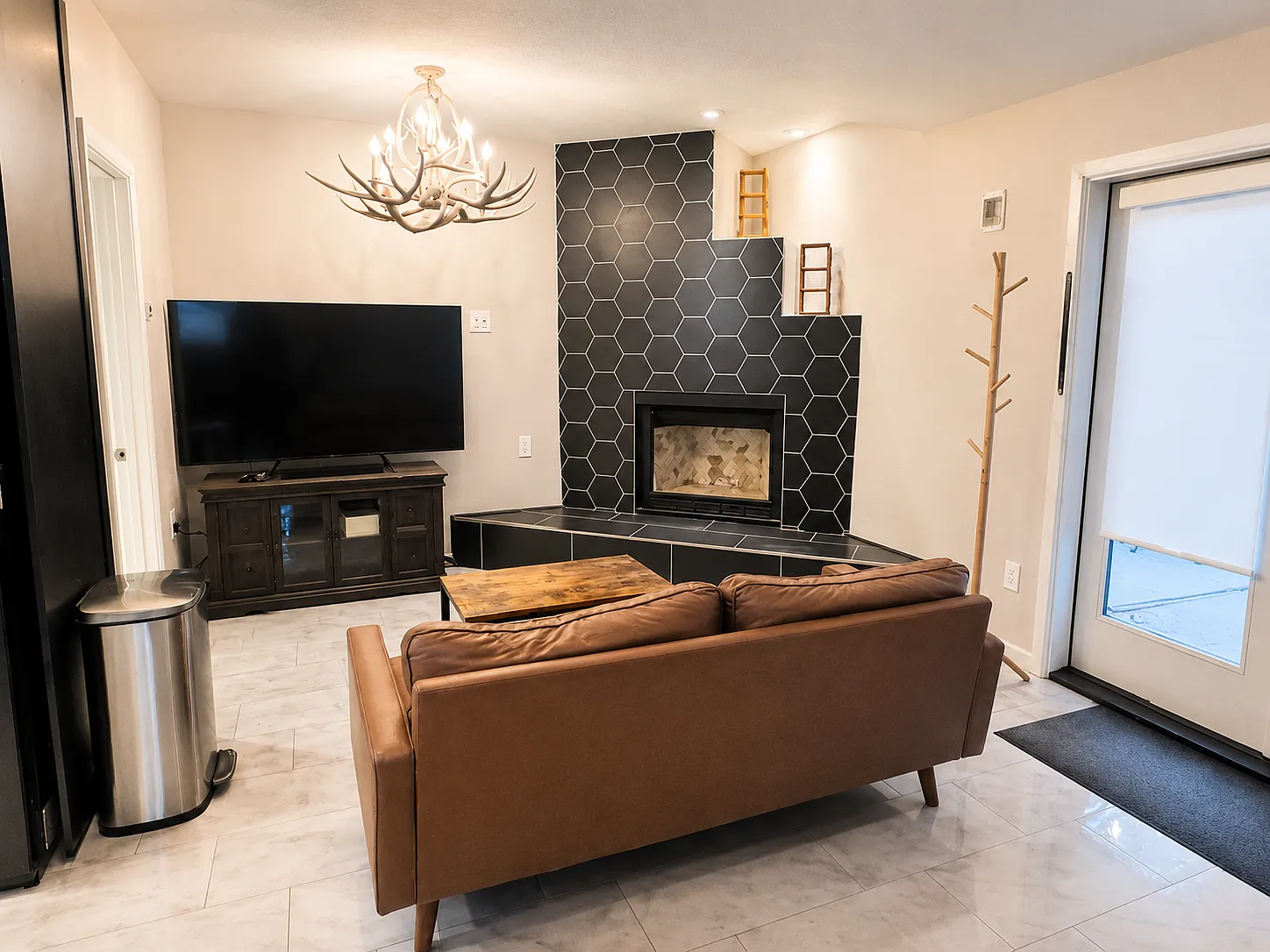 Studio, 300 sqft, $1,845 — Photo 2