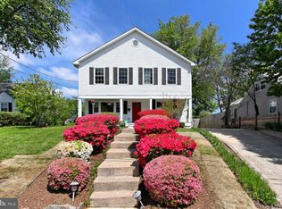 6736 Barrett Rd, Falls Church, VA 22042