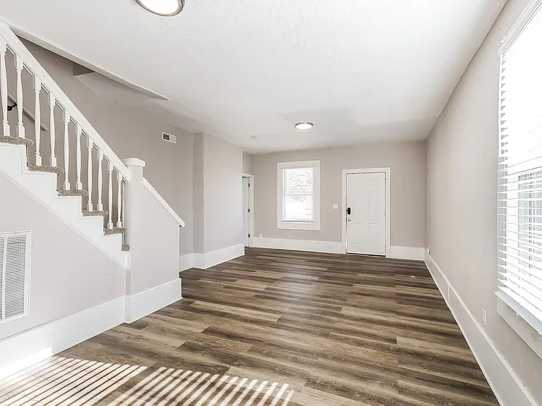 857709_017_living_room_13327351.jpg