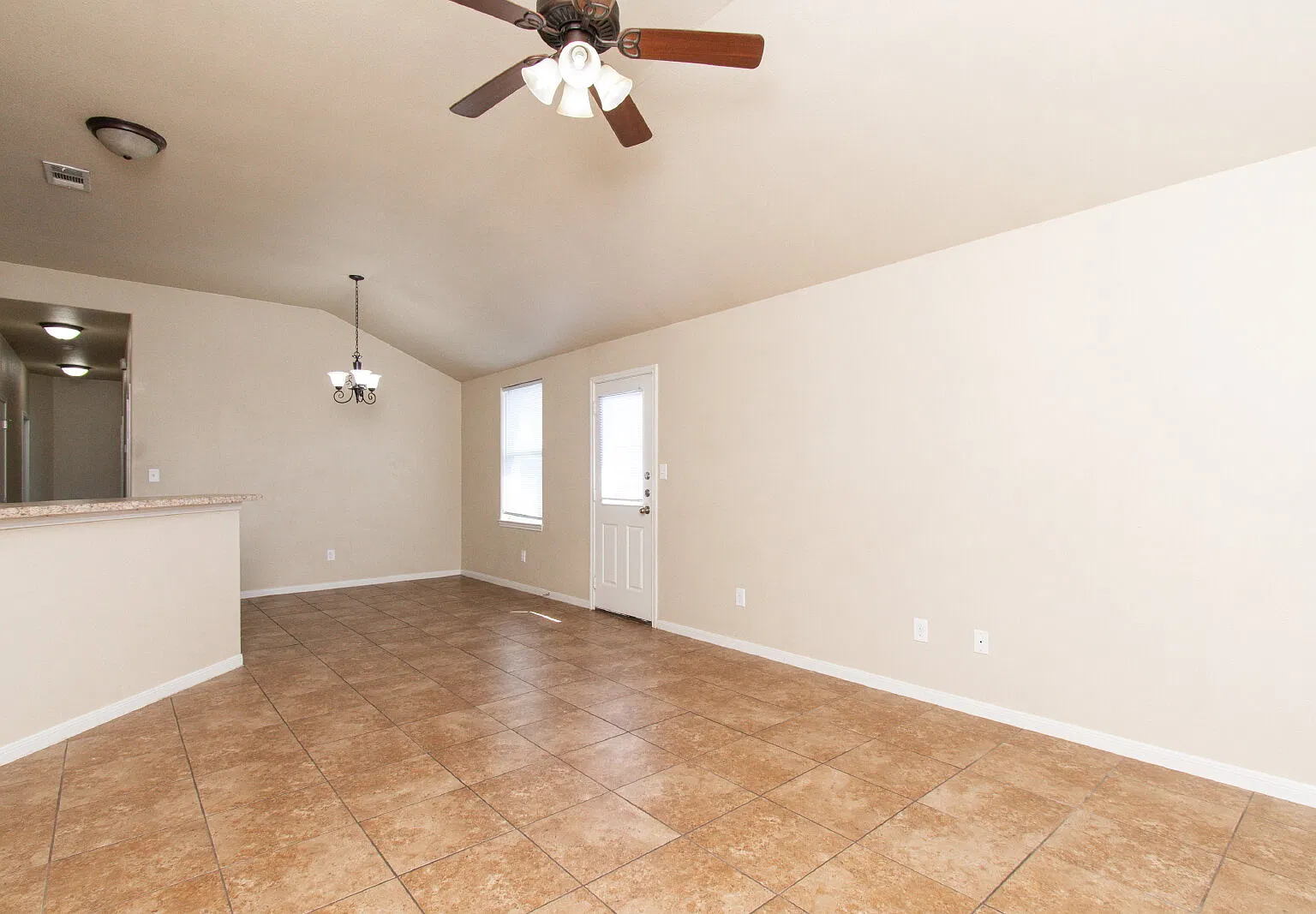 3 bed, 2.0 bath, 1204 sqft, $1,250 — Photo 2