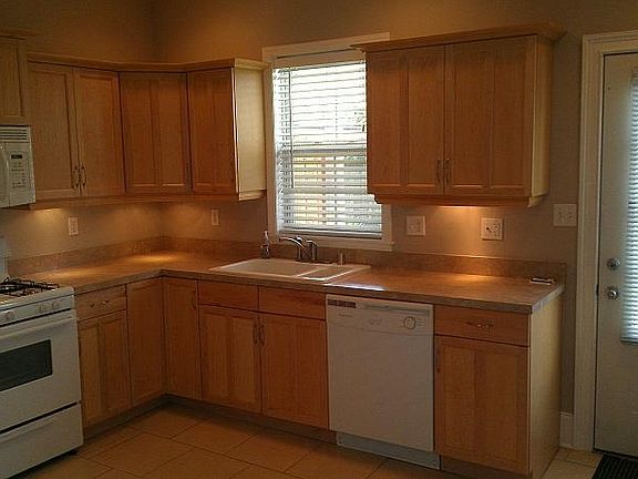 3rd image of 1832 Sherwood Ave