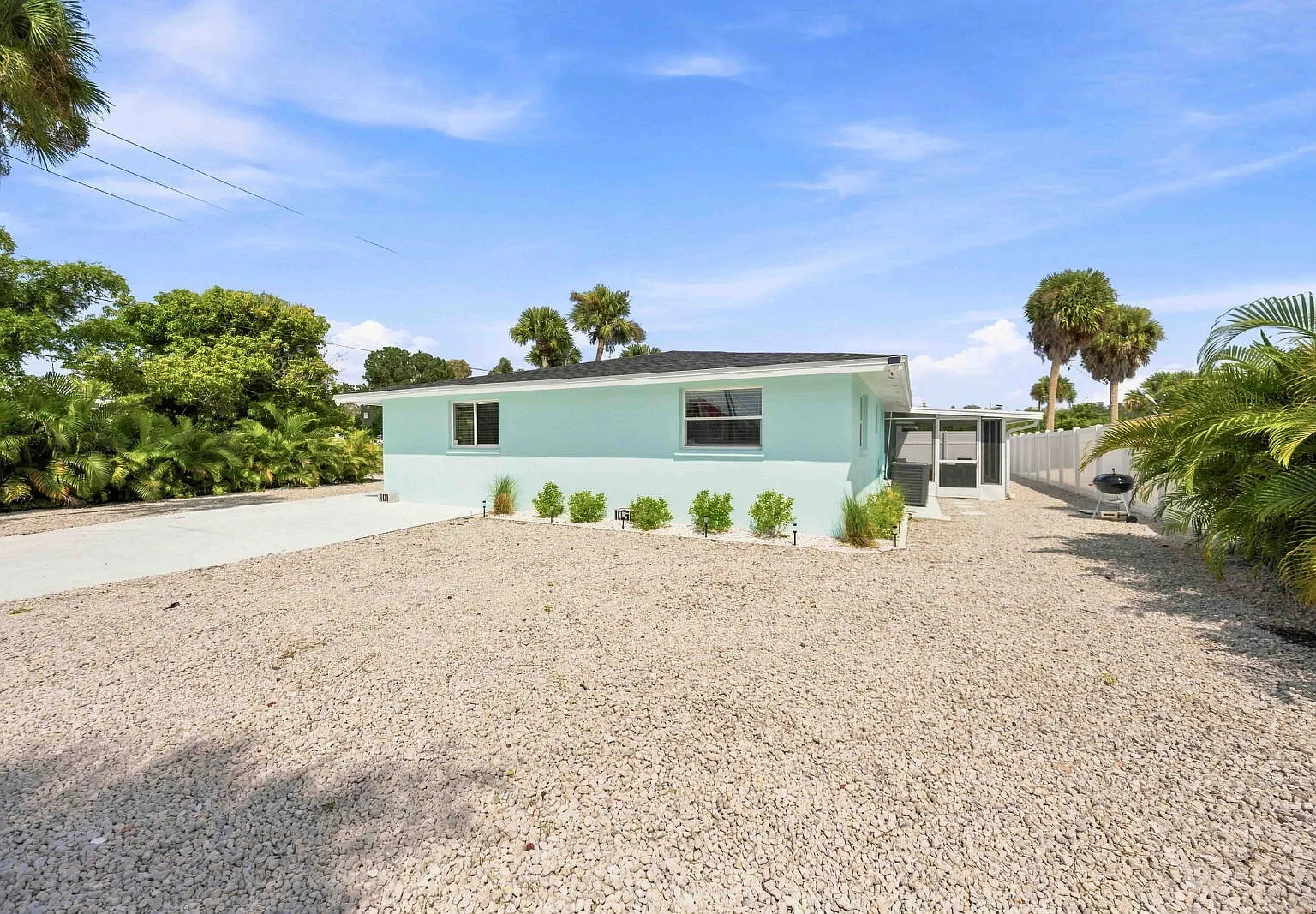 2 bed, 1.0 bath, 800 sqft, $2,500 — Photo 1