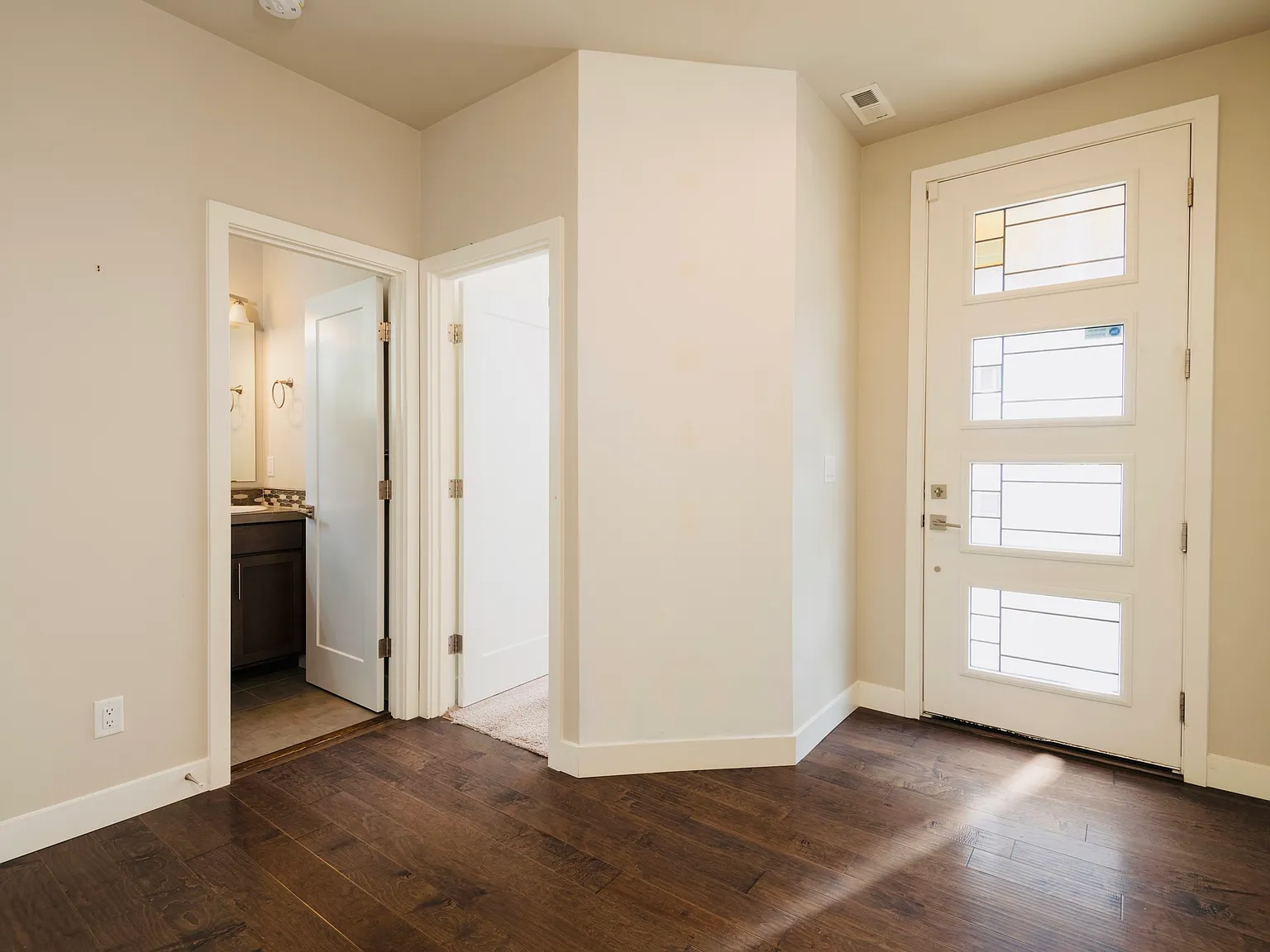 4 bed, 2678 sqft, $4,000 — Photo 2