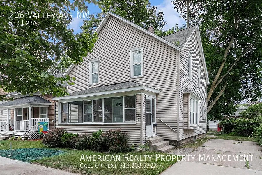 5 bed, 1405 sqft, $2,700 — Photo 1