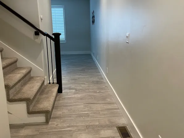 951 W Shadow Brook Ln, Lehi, UT 84043