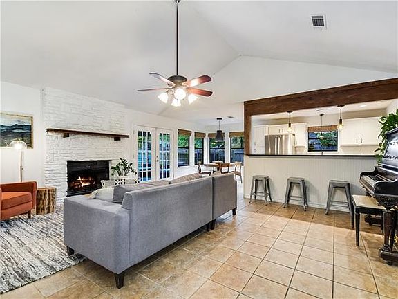 3rd image of 25 Stonehouse Cir