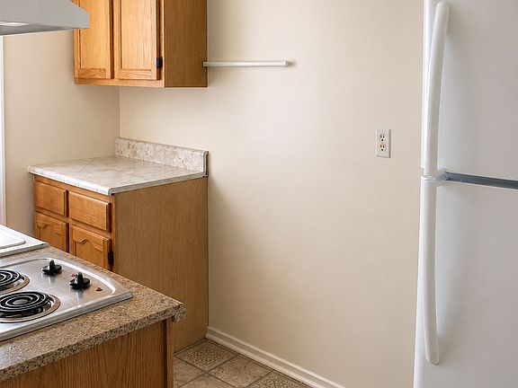 5th image of 1626 Barry Ave APT 2