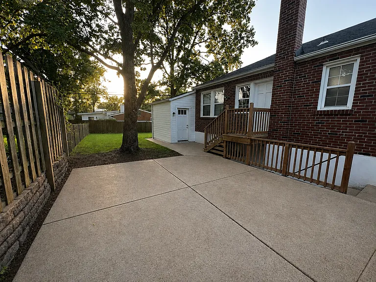 1219 N Geyer Rd — Photo 28