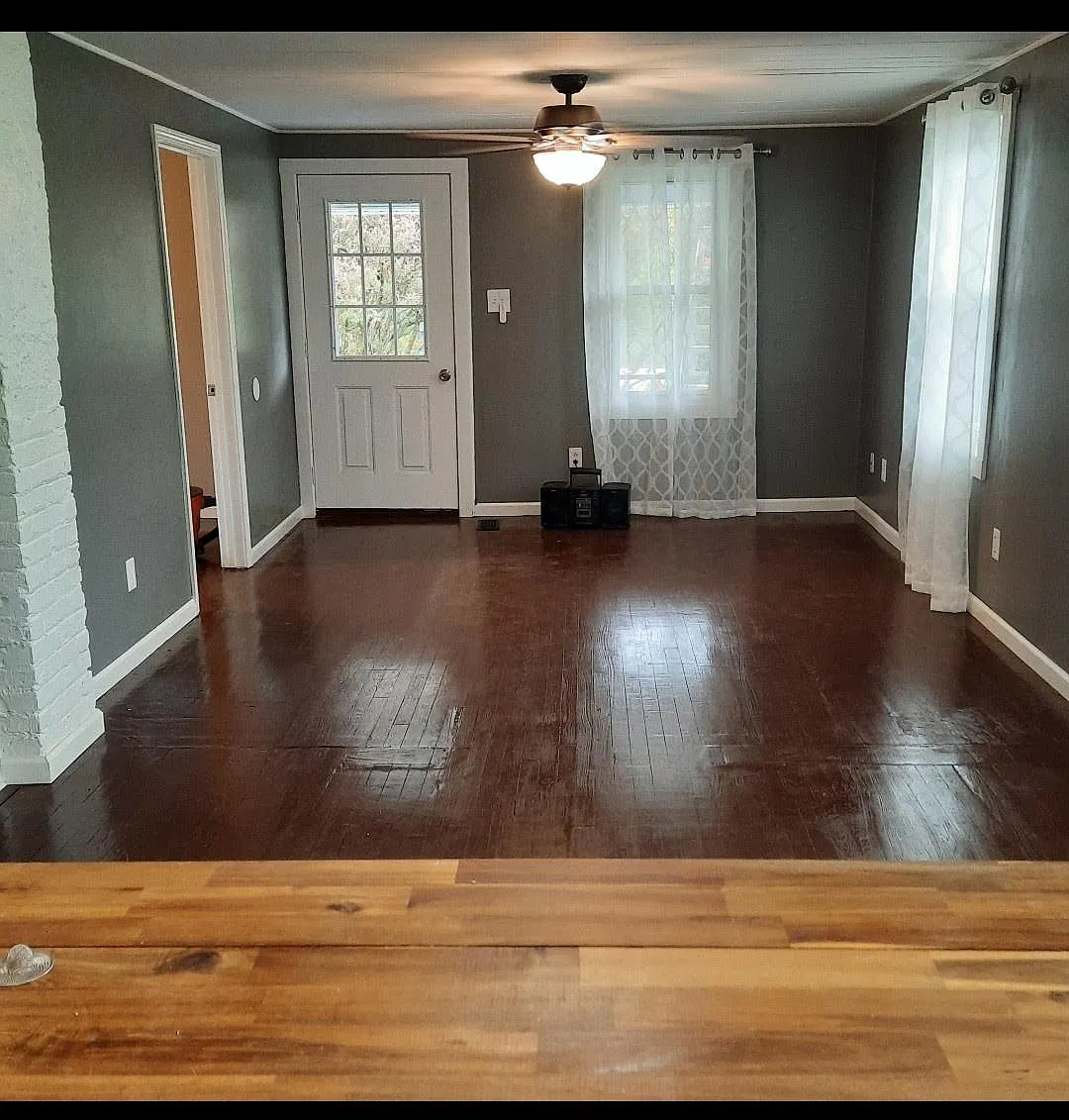 2310 Mentor Rd — Photo 2