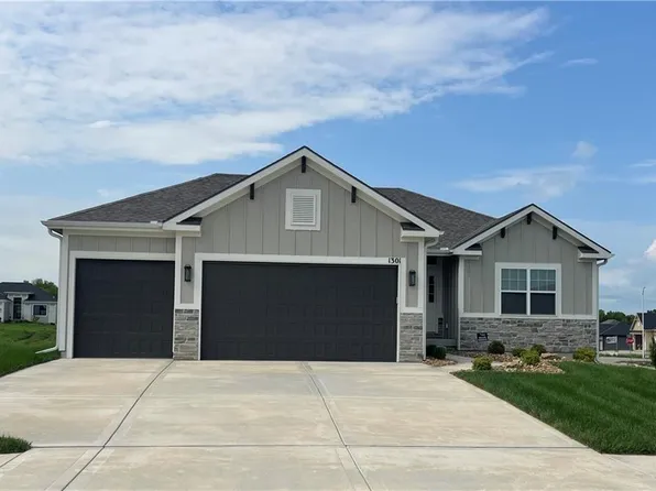 1301 NE 123rd St, Kansas City, MO 64165